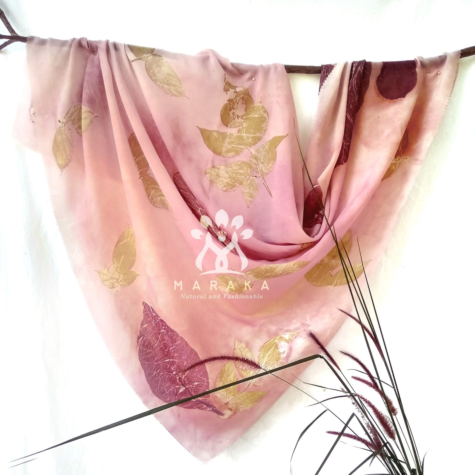 Selendang motif daun