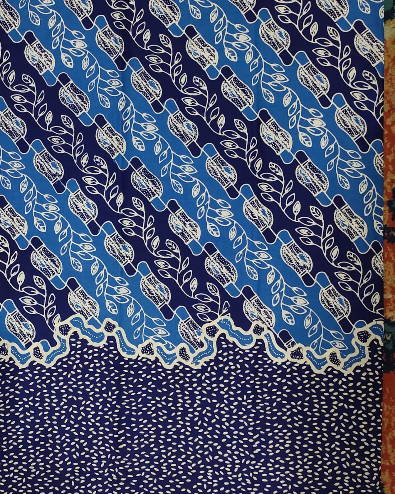 Motif golok dan daun asem dan beras tumpah